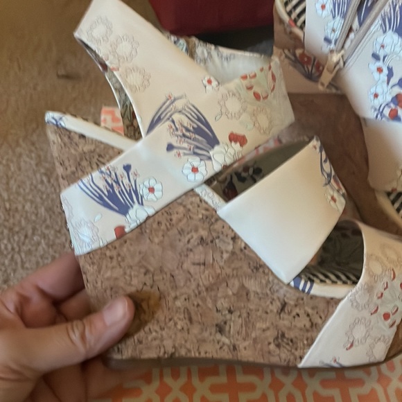Size 8.5 wedges - Picture 2 of 4